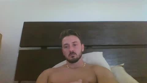 skinnyguylongdick1 online show from February 27, 12:19 am