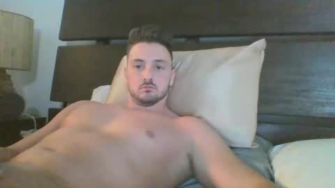skinnyguylongdick1 online show from December 14, 11:45 pm