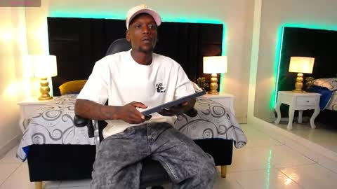 SKYLERBIGXXX online show from April 22, 4:30 am