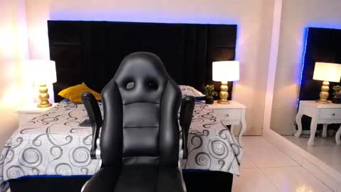 SKYLERBIGXXX online show from April 23, 5:23 am