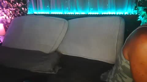 skyonetoo3 online show from October 26, 6:10 pm