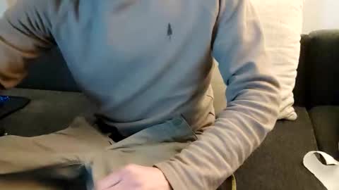 Smokeandwatching online show from January 3, 1:05 am