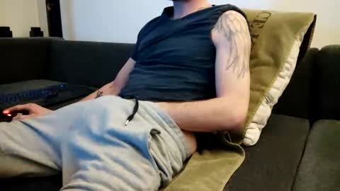 Smokeandwatching online show from January 20, 7:57 pm