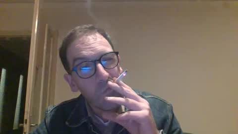 Snapshot of smokered100s chatting on September 27, 12:41 am luca online show from September 27, 12:41 am