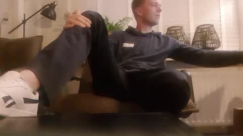 Snapshot of sneakerboy444 chatting on December 6, 10:19 pm sneakerboy444 online show from December 6, 10:19 pm