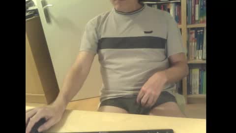 Snapshot of sneaxfreund chatting on December 22, 11:52 pm sneaxfreund online show from December 22, 11:52 pm