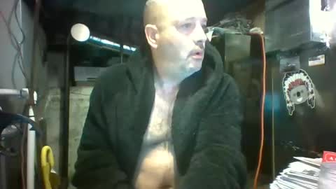 watchmecum online show from April 28, 1:49 pm