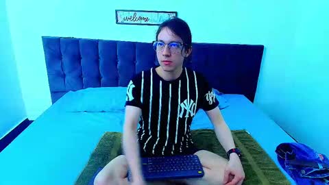 Snapshot of snowyx_ chatting on September 27, 11:24 pm Snowyx online show from September 27, 11:24 pm