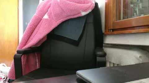 Snapshot of so_thick chatting on February 7, 1:32 pm luca -   online show from February 7, 1:32 pm