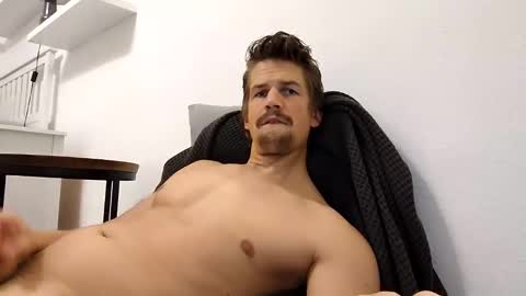 solero93 online show from February 14, 8:15 pm