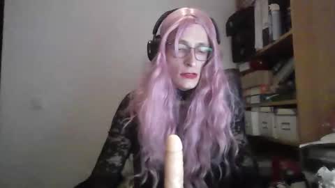 Sophie Cross online show from November 1, 4:16 am