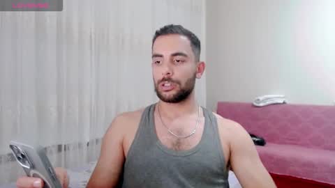 luis online show from December 3, 9:54 pm