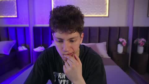 Esrefan online show from March 26, 7:51 pm