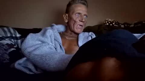 stefy1037 online show from December 12, 5:20 am