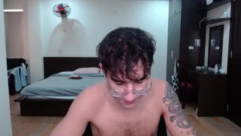 Alex   online show from January 7, 3:05 am