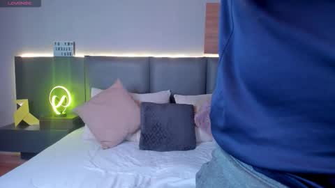 Snapshot of stone_lee_ chatting on October 11, 11:47 am Stone Lee online show from October 11, 11:47 am