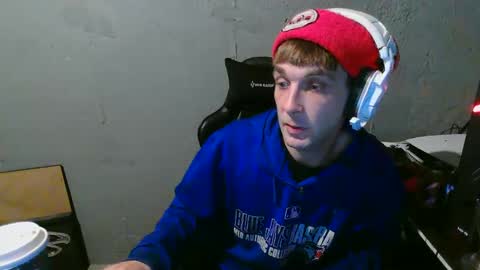 stonedpanda77 online show from December 7, 2:09 am