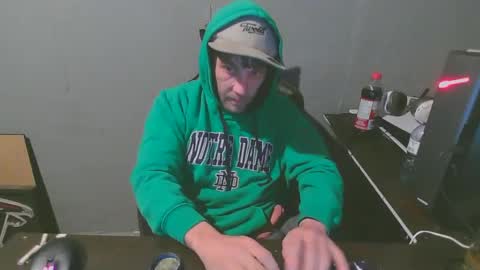 stonedpanda77 online show from December 18, 5:15 am