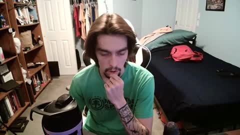 Snapshot of str8whiteboy21 chatting on December 22, 6:49 am str8whiteboy21 online show from December 22, 6:49 am