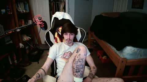 Snapshot of str8whiteboy21 chatting on February 19, 6:44 am str8whiteboy21 online show from February 19, 6:44 am