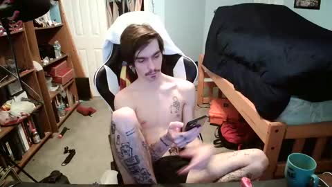 Snapshot of str8whiteboy21 chatting on February 12, 2:32 pm str8whiteboy21 online show from February 12, 2:32 pm