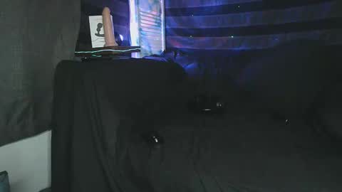 straitpipermann22 online show from November 13, 7:24 am