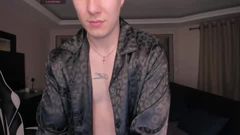 Snapshot of stranggee chatting on October 2, 7:51 pm Artem online show from October 2, 7:51 pm