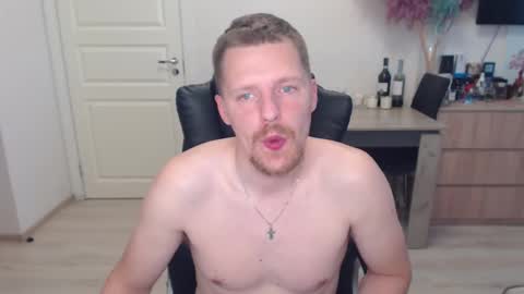 strong_guy_xxx online show from September 12, 6:35 am