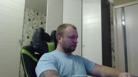 Snapshot of strongass18 chatting on January 11, 11:34 am Alex online show from January 11, 11:34 am