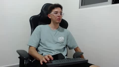 stwart_little online show from January 6, 12:58 am