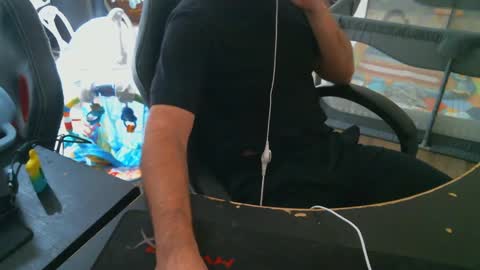 Snapshot of swals chatting on December 9, 1:07 am Swals online show from December 9, 1:07 am