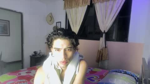 Snapshot of sweet_tippot chatting on December 29, 3:00 am Tippot and Germaine online show from December 29, 3:00 am