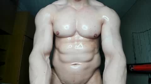 Snapshot of sweetmuscles_boy chatting on December 10, 7:05 am Lorenzo online show from December 10, 7:05 am