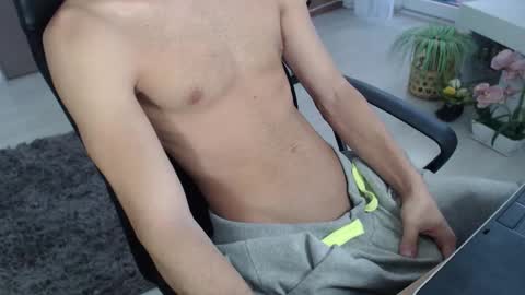 SwetLittleBoy4u online show from September 16, 9:32 am