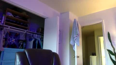 Dr. Love online show from February 5, 2:05 pm