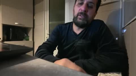 Snapshot of tarkan198 chatting on February 23, 7:25 pm tarkan198 online show from February 23, 7:25 pm