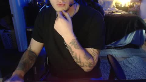 tattedhubs5 online show from October 25, 9:49 pm