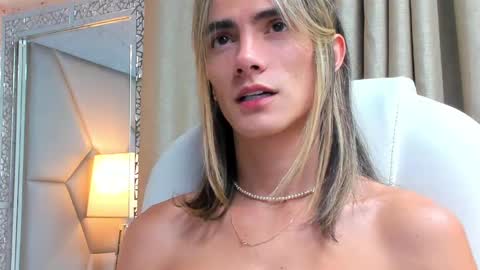 Snapshot of tayler_swift1 chatting on January 11, 6:35 am tayler_swift1 online show from January 11, 6:35 am