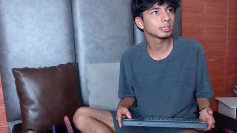 taylerwolf1 online show from December 2, 5:10 am