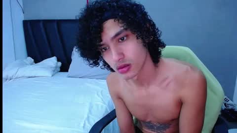 Tayron online show from November 20, 8:18 pm