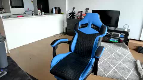 liammlust online show from February 22, 2:02 am