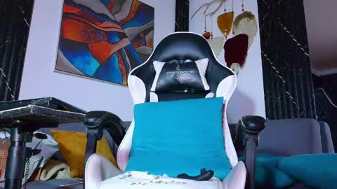 the dog lian online show from April 4, 1:52 pm