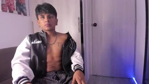 Snapshot of the_weed_guys chatting on September 13, 10:44 pm Danny online show from September 13, 10:44 pm