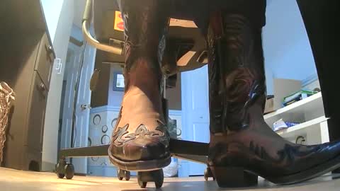 thecowboy_74 online show from December 18, 1:07 pm