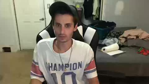 Snapshot of therealdylansdick chatting on October 16, 6:32 am therealdylansdick online show from October 16, 6:32 am