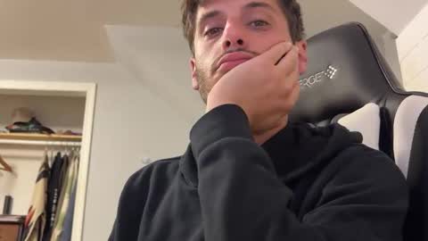 Snapshot of therealdylansdick chatting on September 28, 2:42 am therealdylansdick online show from September 28, 2:42 am