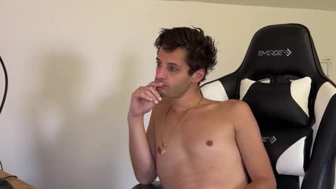 Snapshot of therealdylansdick chatting on October 19, 3:15 pm therealdylansdick online show from October 19, 3:15 pm