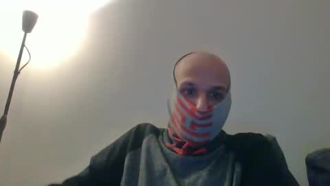 Snapshot of thetubedscarfguy chatting on February 19, 6:43 pm Scarf guy online show from February 19, 6:43 pm