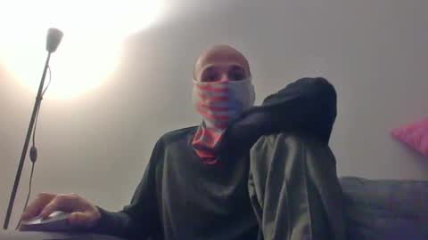 Snapshot of thetubedscarfguy chatting on February 20, 6:24 pm Scarf guy online show from February 20, 6:24 pm