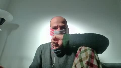 Snapshot of thetubedscarfguy chatting on March 12, 8:41 am Scarf guy online show from March 12, 8:41 am
